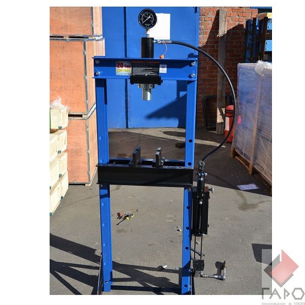 Пресс гидравлический ручной/ножной с подвижным штоком на 20 тонн 0500F-3 Пресс гидравлический ручной/ножной с подвижным штоком на 20 тонн 0500F-3