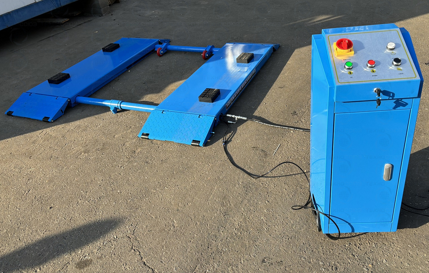 Шиномонтажный подъемник ножничный TS-1502